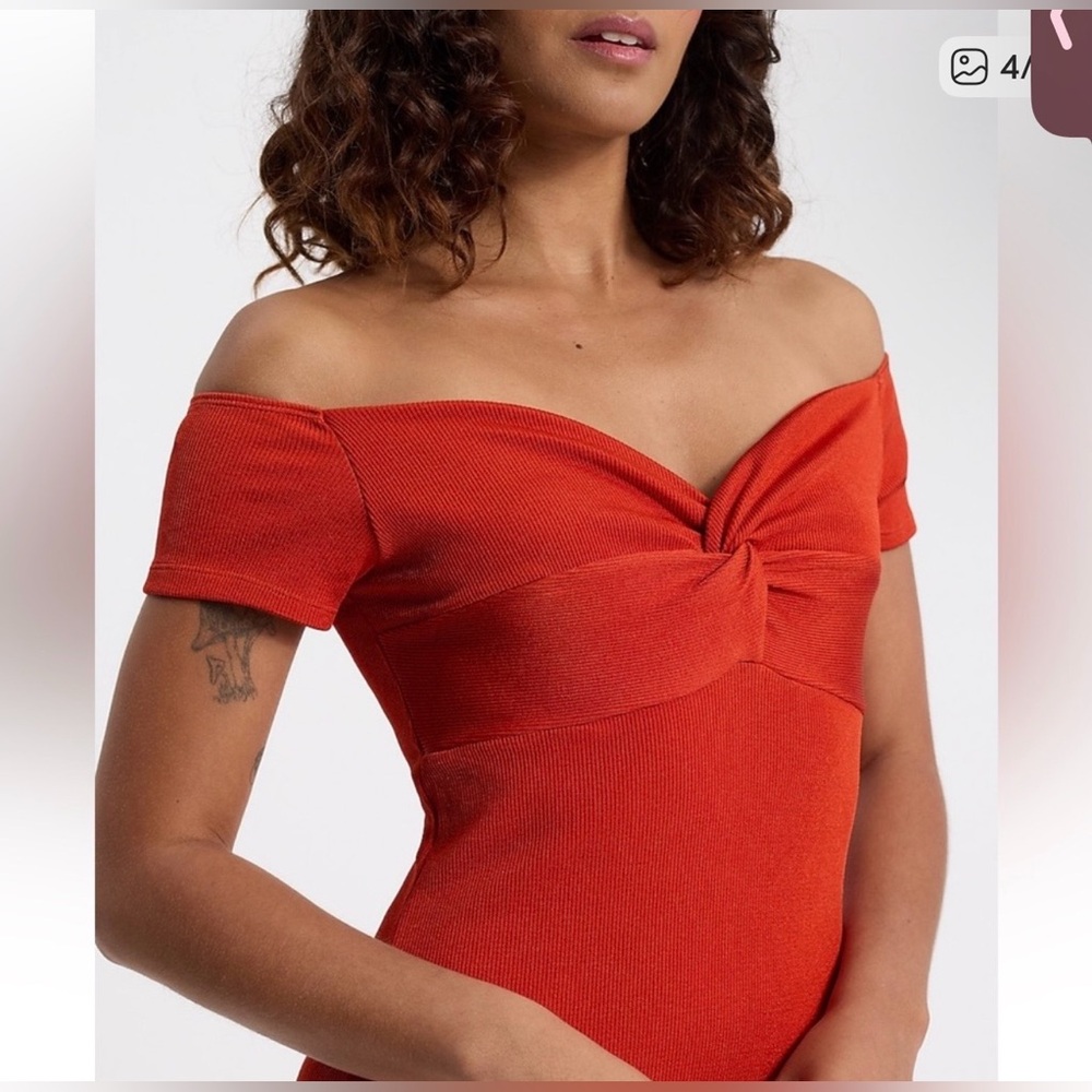 Express Off-Shoulder Orange Midi Dress - Picture 4 of 5